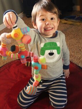 Kushies Zolo Magnetic Circus Acrobats Sensory Play 8pc Toy Stacking Dolls +Bag